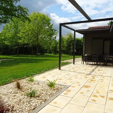 Renove Avec Jardin Et Terrasse Pres De Thire, Festival De Musique Baroque, Ideal Pour Familles - Fr-1-426-538 *