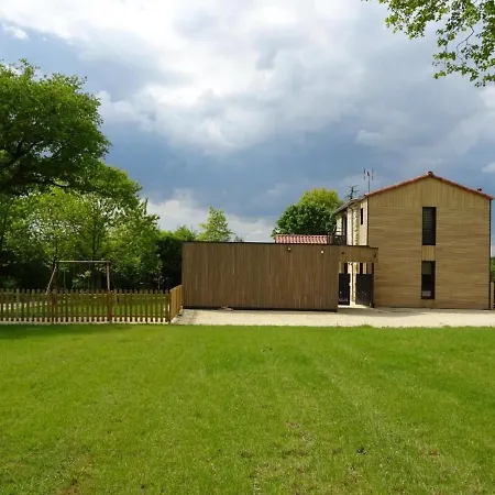 Renove Avec Jardin Et Terrasse Pres De Thire, Festival De Musique Baroque, Ideal Pour Familles - Fr-1-426-538